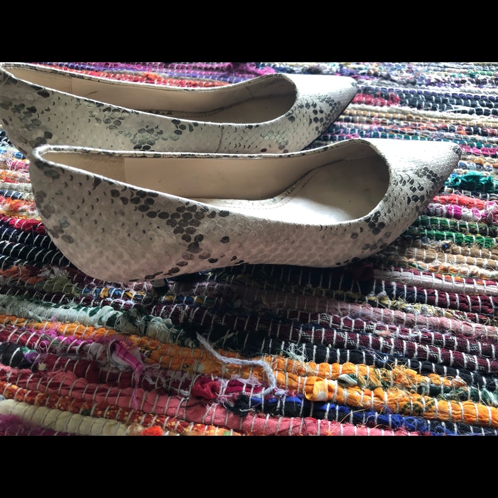 Vince Camuto Snake Print Pointed Heels Size 7 - image 5